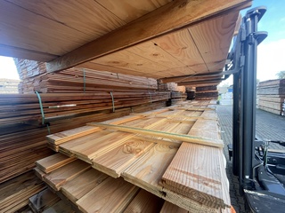 Ca. 17x Douglas wisselsponning, 18x190mm, lengte 500cm